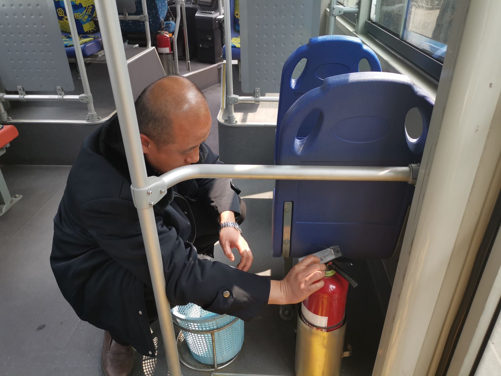 公交集團公交事業(yè)一部開展清明節(jié)車輛安全專項檢查